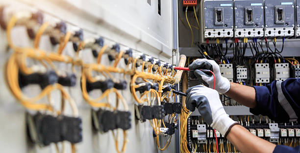 Professional Electrician technician working in Frankston, TX